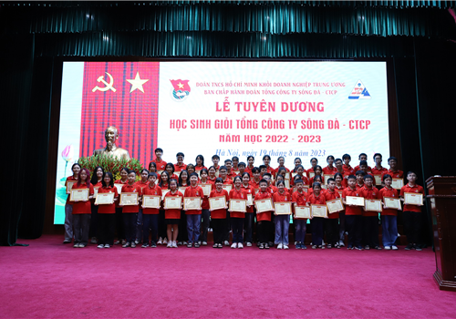 Đoàn Thanh niên Tổng công ty Sông Đà - CTCP đã tổ chức Lễ báo công dâng Bác và Tuyên dương các cháu học sinh là con CBCNV Tổng công ty đã đạt thành tích cao trong học tập năm học 2022 - 2023