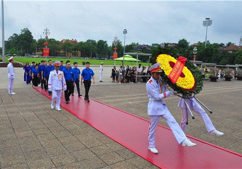 Đoàn Thanh niên Tổng công ty Sông Đà dâng hoa viếng Lăng Chủ tịch Hồ Chí Minh nhân kỷ niệm 134 năm ngày sinh của Bác (19/5/1890 - 19/5/2024)
