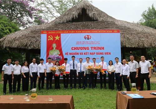 Đảng bộ Công ty CP Điện Việt Lào tổ chức chương trình về nguồn và kết nạp đảng viên tại Khu di tích lịch sử Tân Trào - Tuyên Quang nhân dịp kỷ niệm 134 năm ngày sinh Chủ tịch Hồ Chí Minh
