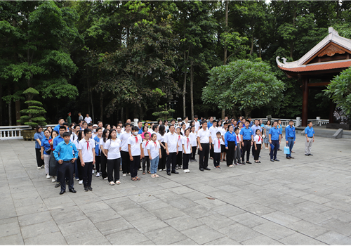 Đoàn Thanh niên Tổng công ty Sông Đà – CTCP tổ chức Lễ báo công dâng Bác và tuyên dương các cháu học sinh là con CBCNV Tổng công ty đã đạt thành tích cao trong học tập năm học 2023 – 2024