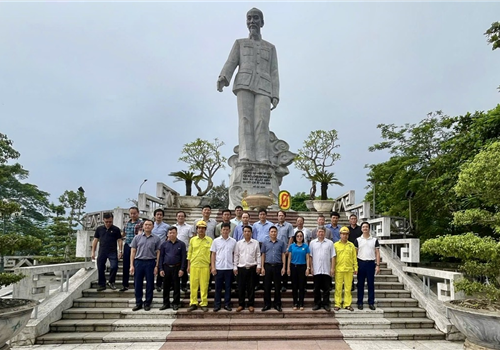 Tổng công ty Sông Đà tổ chức dâng hoa tưởng niệm Chủ tịch Hồ Chí Minh và tri ân cán bộ nhân viên, chuyên gia hy sinh trên công trường Nhà máy thủy điện Hòa Bình