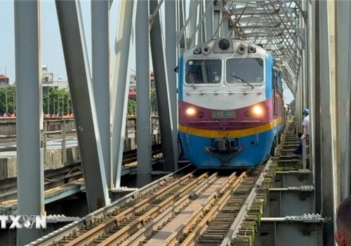 Phó Thủ tướng Trần Hồng Hà yêu cầu Bộ Xây dựng phối hợp với Bộ Khoa học và Công nghệ sớm ban hành Hệ thống quy chuẩn, tiêu chuẩn làm cơ sở chuẩn bị dự án đường sắt Lào Cai-Hà Nội-Hải Phòng