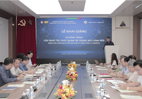 Lễ khai giảng và trao chứng nhận Chương trình cập nhật tri thức quản trị trong bối cảnh mới dành cho Lãnh đạo và Cán bộ quản lý Tổng công ty Sông Đà