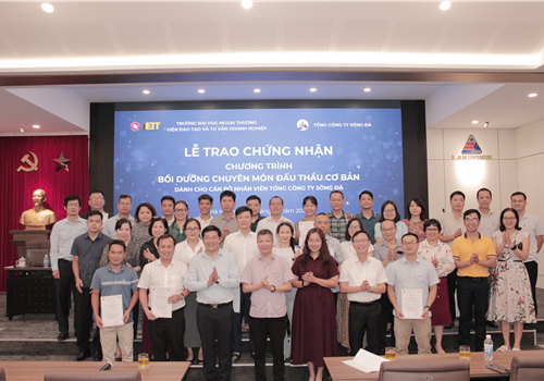 Lễ trao chứng nhận chương trình bồi dưỡng chuyên môn đấu thầu cơ bản dành cho cán bộ, nhân viên Tổng công ty Sông Đà